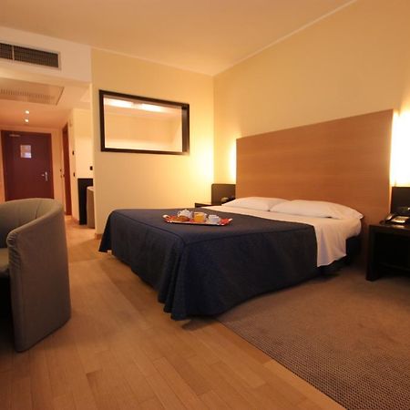 Golf Hotel Milano Opera Ruang foto